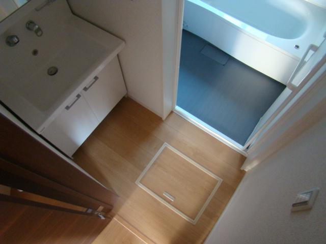 Wash basin, toilet. Indoor (12 May 2013) Shooting