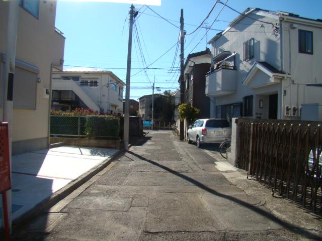 Local photos, including front road. Local (12 May 2013) Shooting