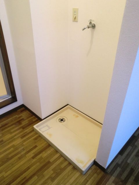 Washroom. Indoor laundry Area