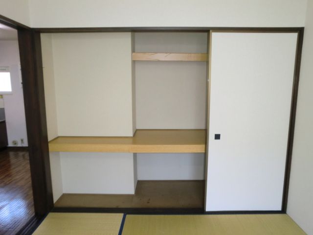 Receipt. Enter a lot of storage