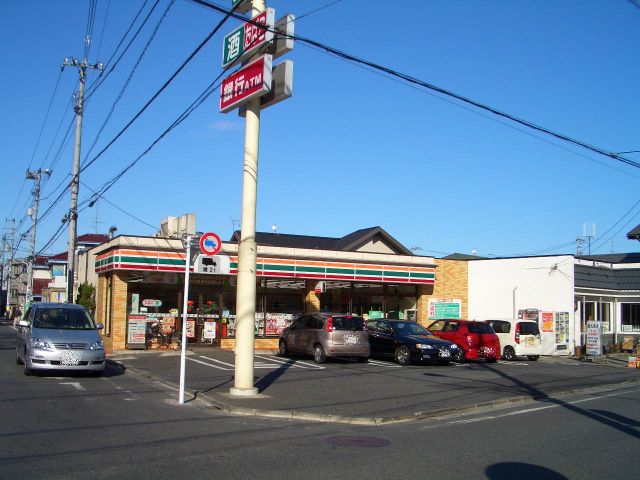Convenience store. 50m until the Seven-Eleven (convenience store)