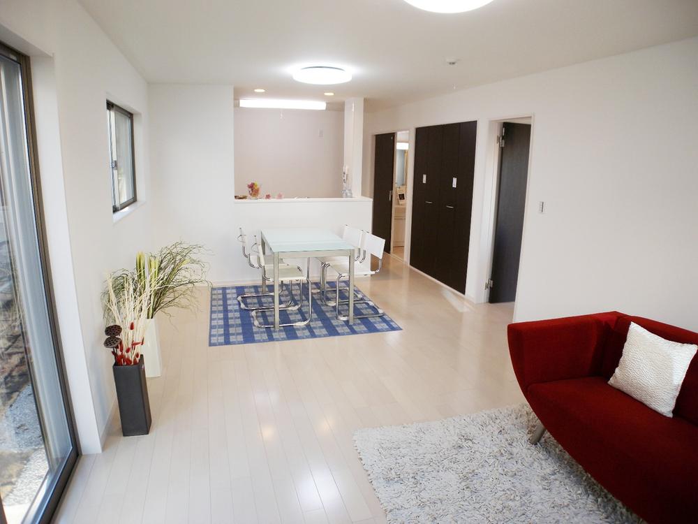 Same specifications photos (living)