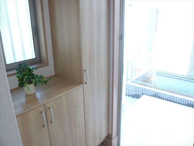 Entrance. Local (09 May 2013) Shooting