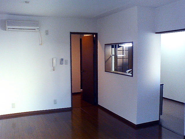 Living and room. Since the kitchen is independent of the space of the room is a room space. 