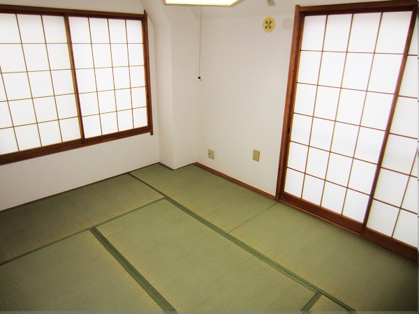 Living and room. It settles down Japanese-style room! 