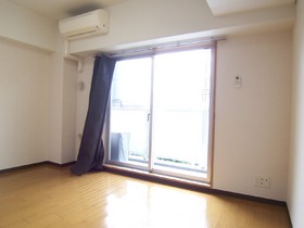 Living and room. ☆ In the room