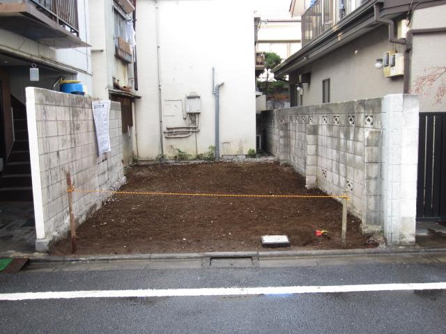 Local appearance photo. Local (12 May 2013) Shooting