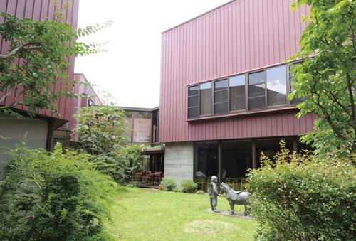 Other. Walk from the Chihiro Art Museum 7 minutes. If you enjoyed "Chihiro of the garden.", Library and exhibition room, To picture book cafe. Without worrying about the time, Likely to spend a relaxing time and spacious. There is also a children's room, complete with nursing room.