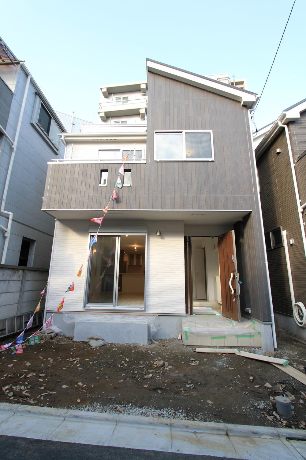 Local appearance photo. Local (10 May 2013) Shooting