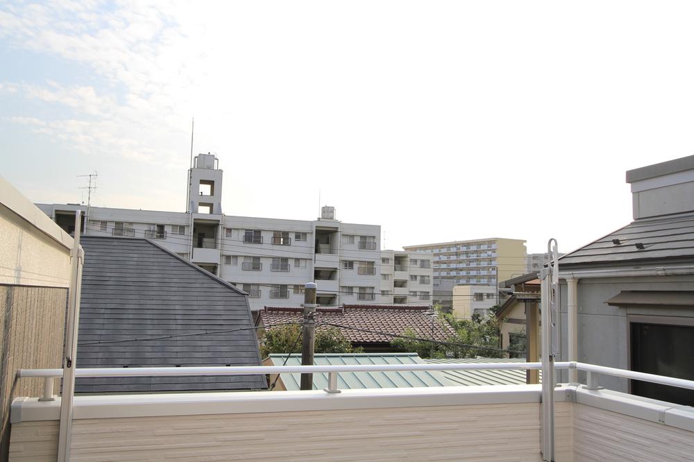 View photos from the dwelling unit. View from the site (October 2013) Shooting