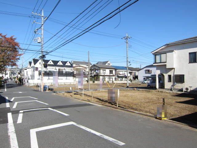 Local photos, including front road. Local (11 May 2013) Shooting