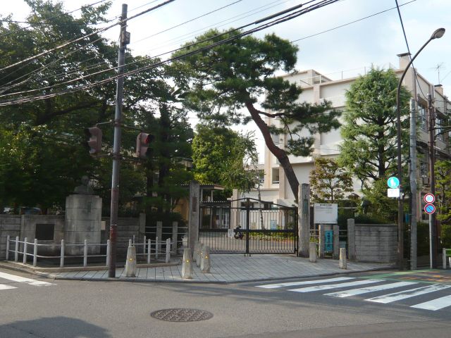 Primary school. Ward Oizumi elementary school until the (elementary school) 880m