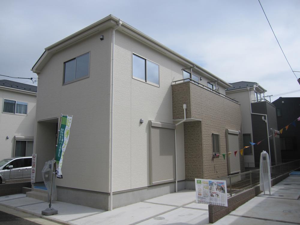 Local appearance photo. Local (10 May 2013) Shooting