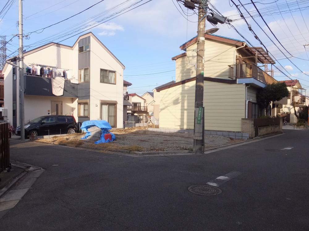 Local photos, including front road. Local (12 May 2013) Shooting