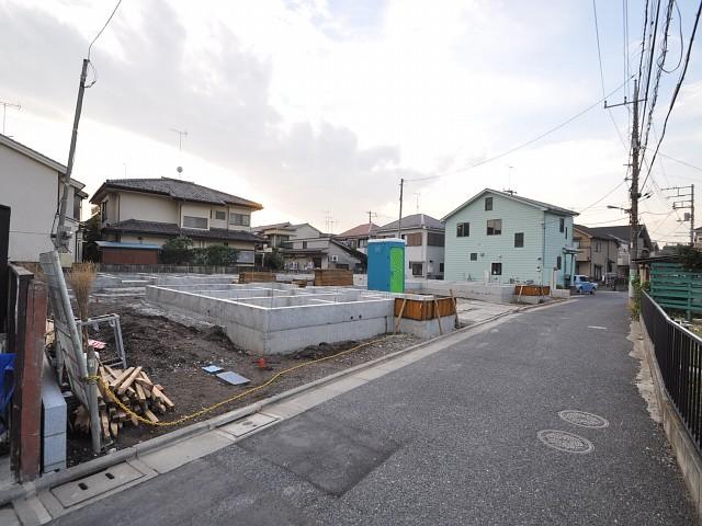 Local photos, including front road. Contact road situation