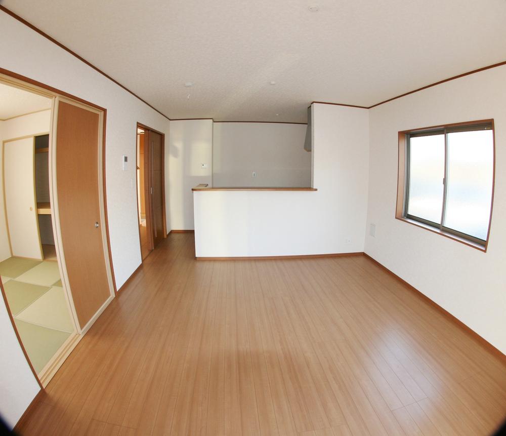 Same specifications photos (living)