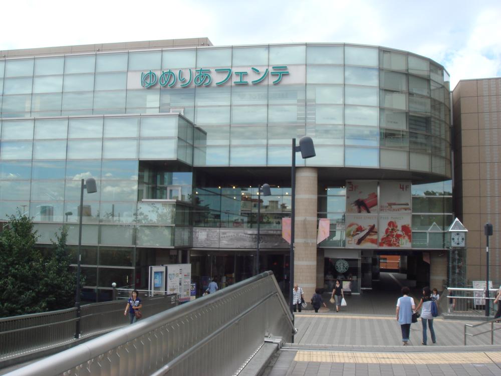 Shopping centre. Yumeria Fuente 700m to