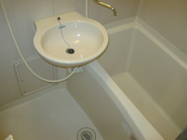 Bath. Bus toilet by!