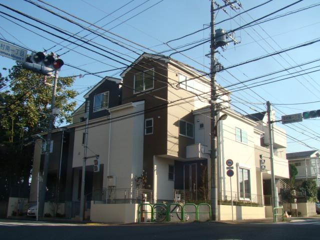 Local appearance photo. Local (11 May 2013) Shooting