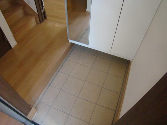 Entrance. Local (11 May 2013) Shooting