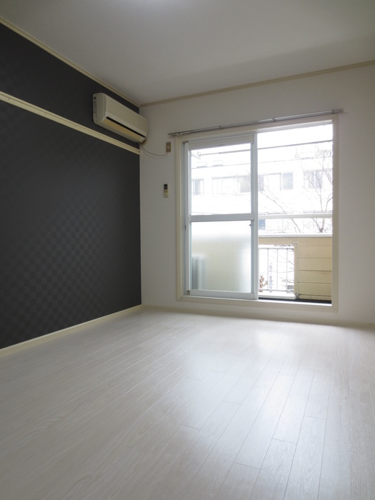 Living and room. Flooring new!