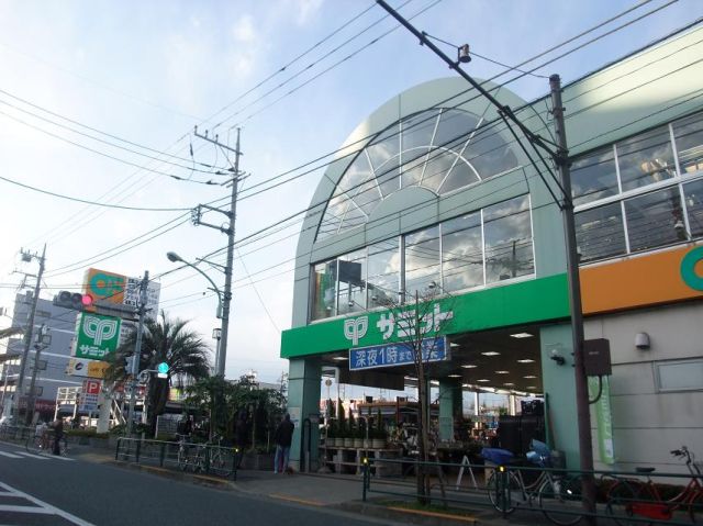 Shopping centre. 760m until the Summit store (shopping center)