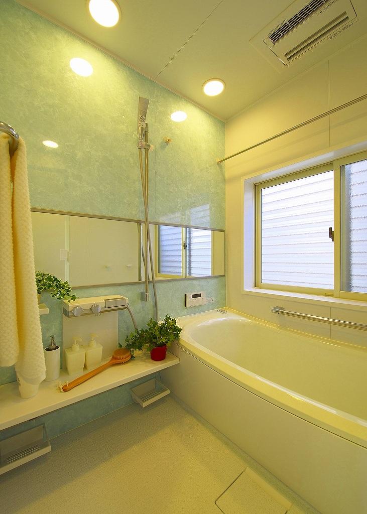 Bathroom. Use the Sazana of TOTO, Thermos is a bathtub!