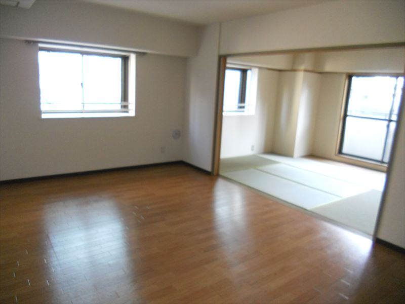 Living and room. Spacious living-dining