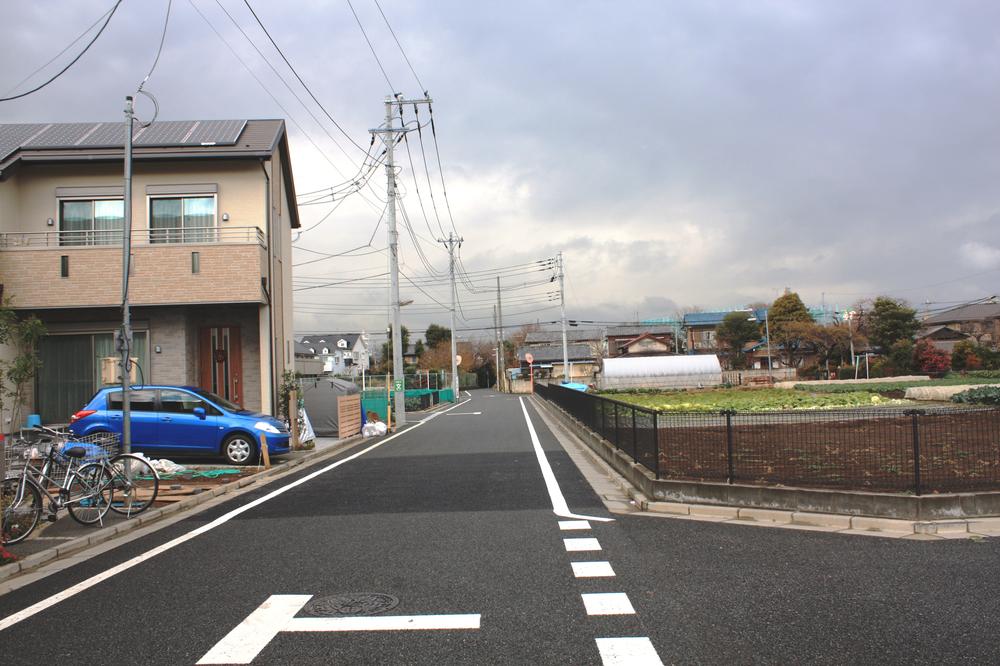 Local photos, including front road. It is less safe passage as a road car with a compartment orderly room