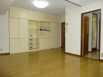 Living and room. Living 12 Pledge