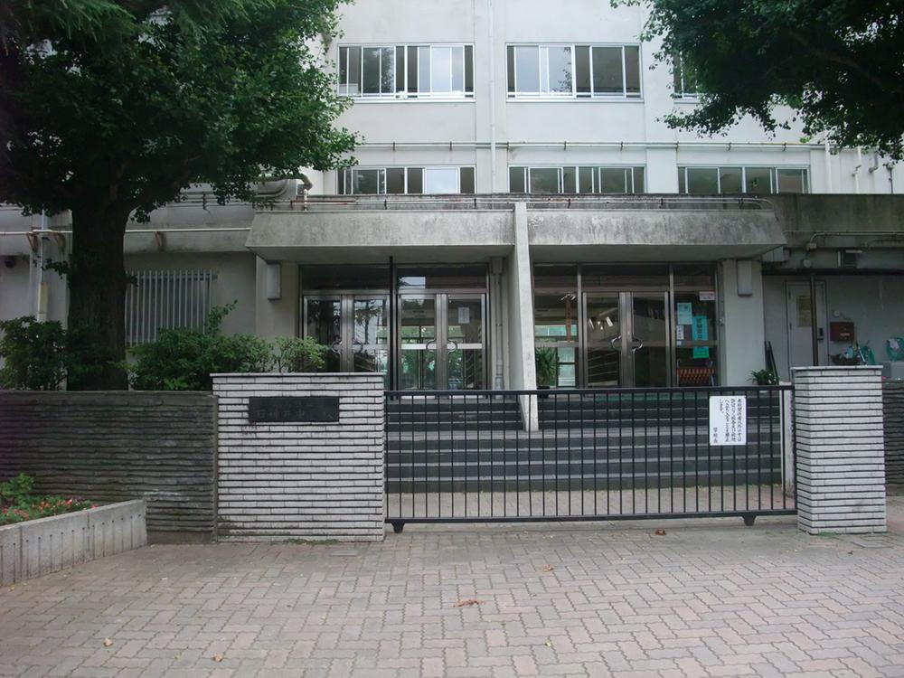 Junior high school. Shakujii 550m until junior high school