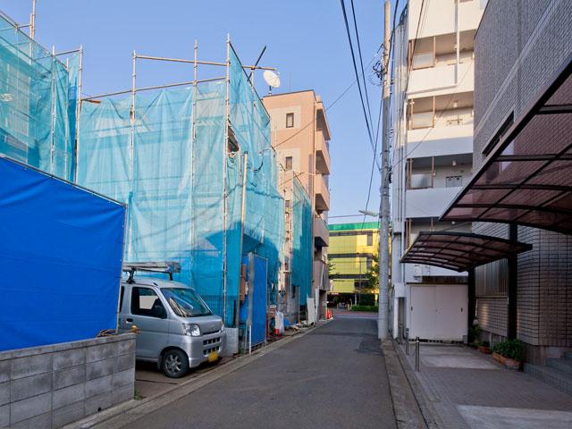 Local photos, including front road. Local (11 May 2013) Shooting