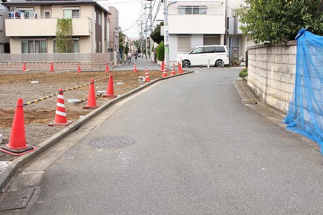 Local photos, including front road. Local (10 May 2013) Shooting