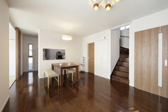 Living. Same construction cases