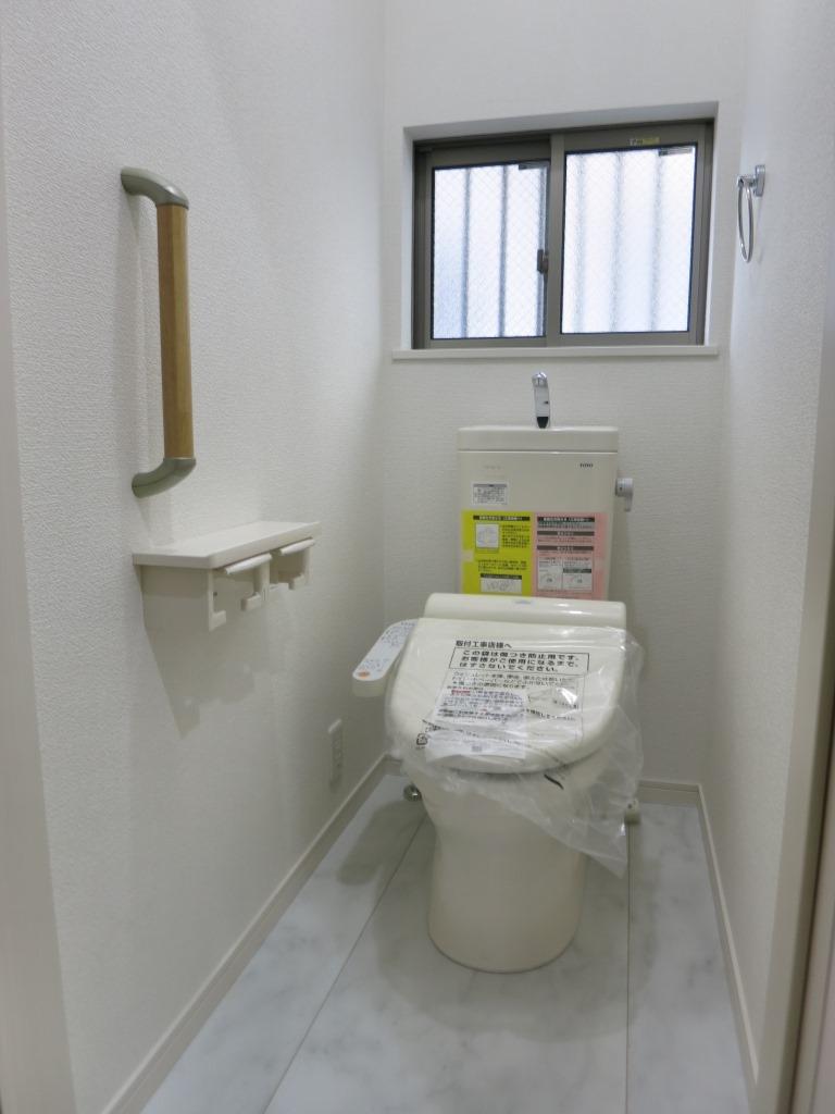 Toilet. 4 Building equipped with a toilet on the first floor and the second floor