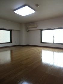 Living and room.  [Western style room] Viale M