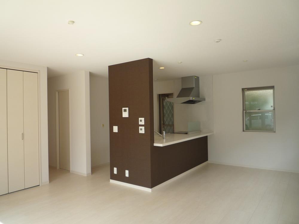 Same specifications photos (living). (Building 2) same specification