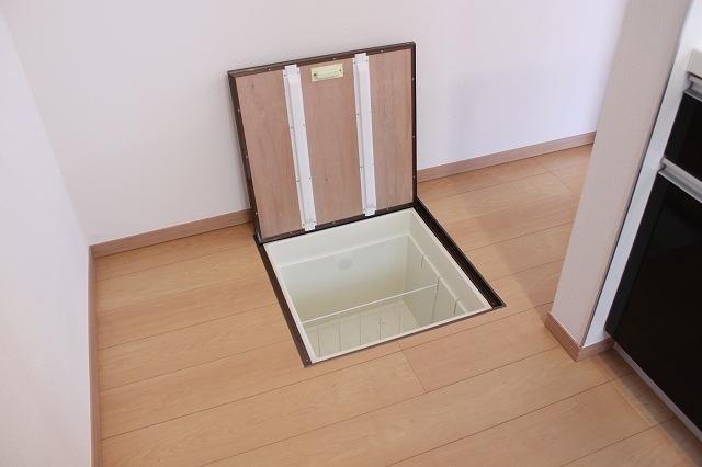 Receipt. Indoor (11 May 2013) Shooting Underfloor Storage