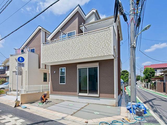 Rendering (appearance). The photograph is an image.