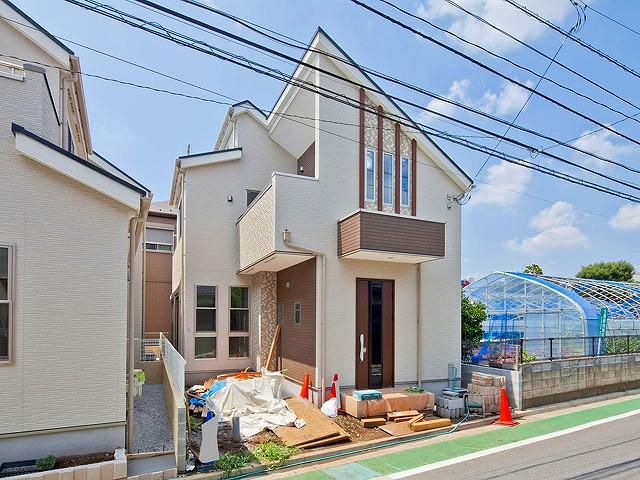 Rendering (appearance). The photograph is an image.