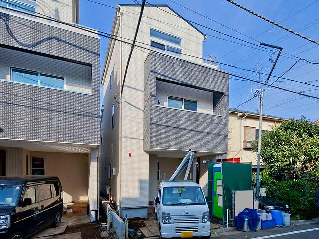 Local appearance photo. Local (11 May 2013) Shooting