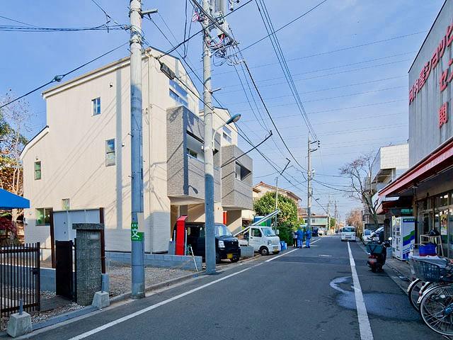 Local photos, including front road. Local (11 May 2013) Shooting