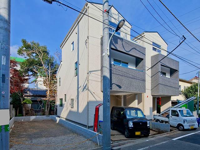 Local appearance photo. Local (11 May 2013) Shooting