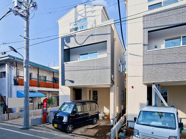 Local appearance photo. Local (11 May 2013) Shooting