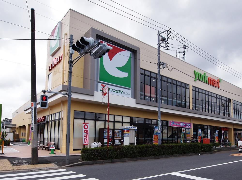 Supermarket. To York Mart 630m