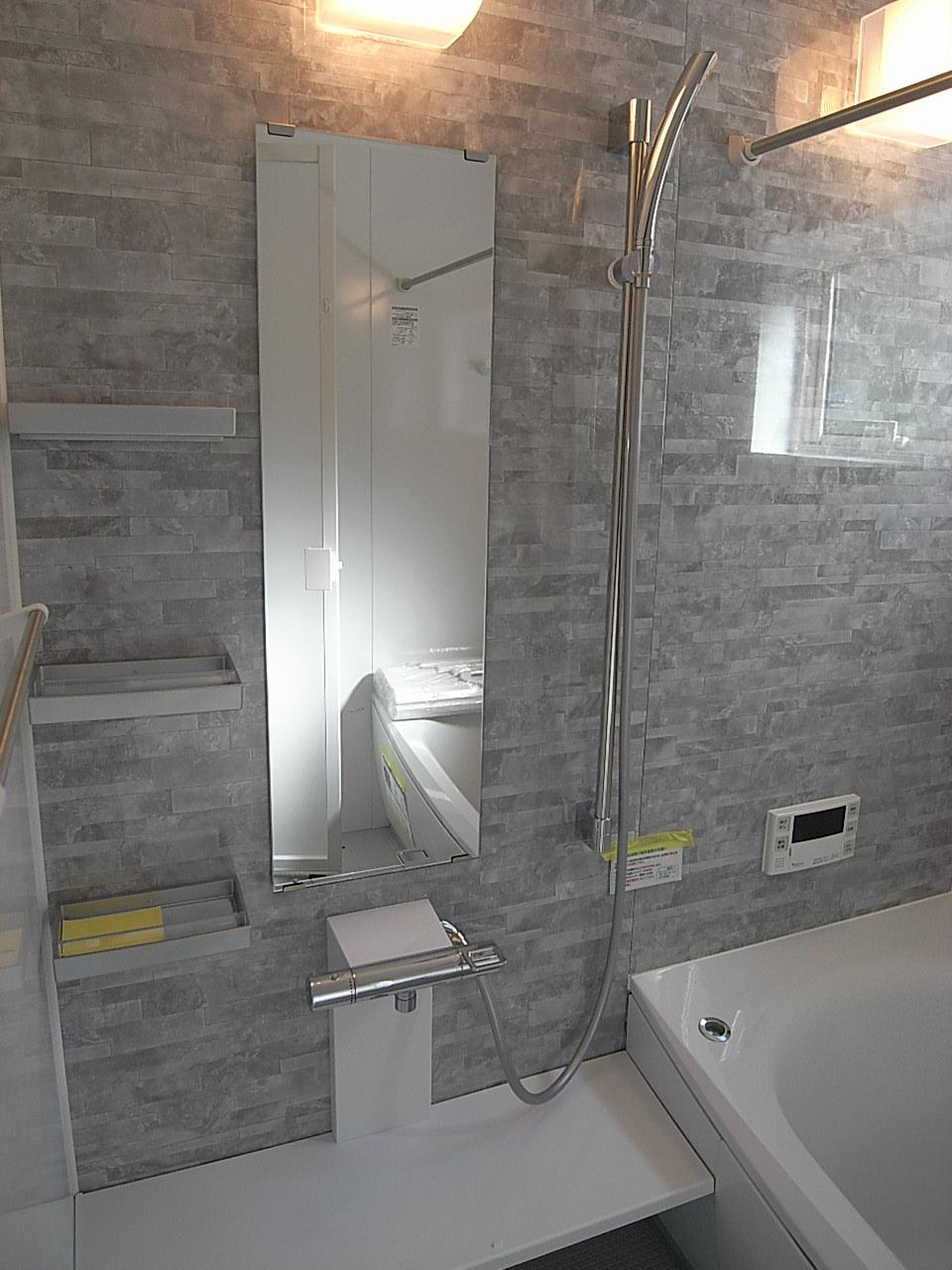 Power generation ・ Hot water equipment. Hot water supply ・ Reheating ・ Call (with panel of same function in the kitchen aside)