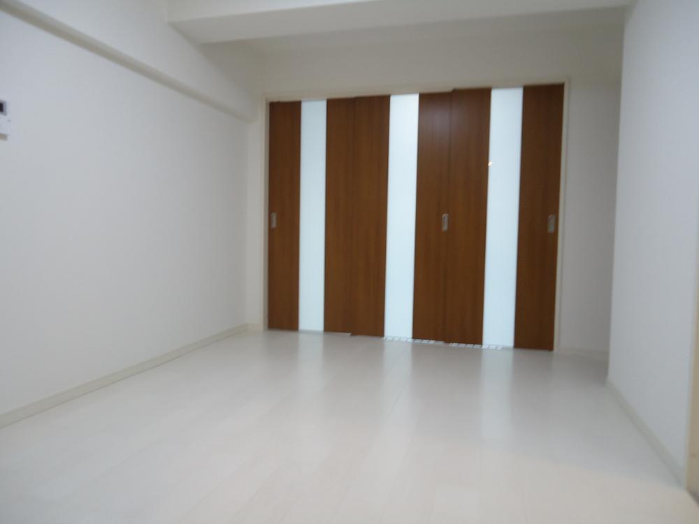 Non-living room. Indoor (11 May 2013) Shooting