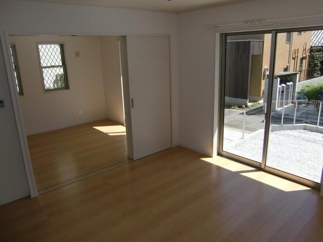 Living. , Combined with the living side of Western-style, You can 17 Pledge of space. It is bright.