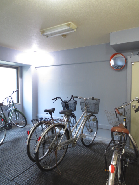 Other common areas. Indoor bicycle parking space (500 yen / Month)