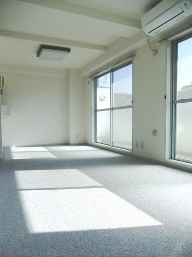 Non-living room. Indoor (11 May 2013) Shooting